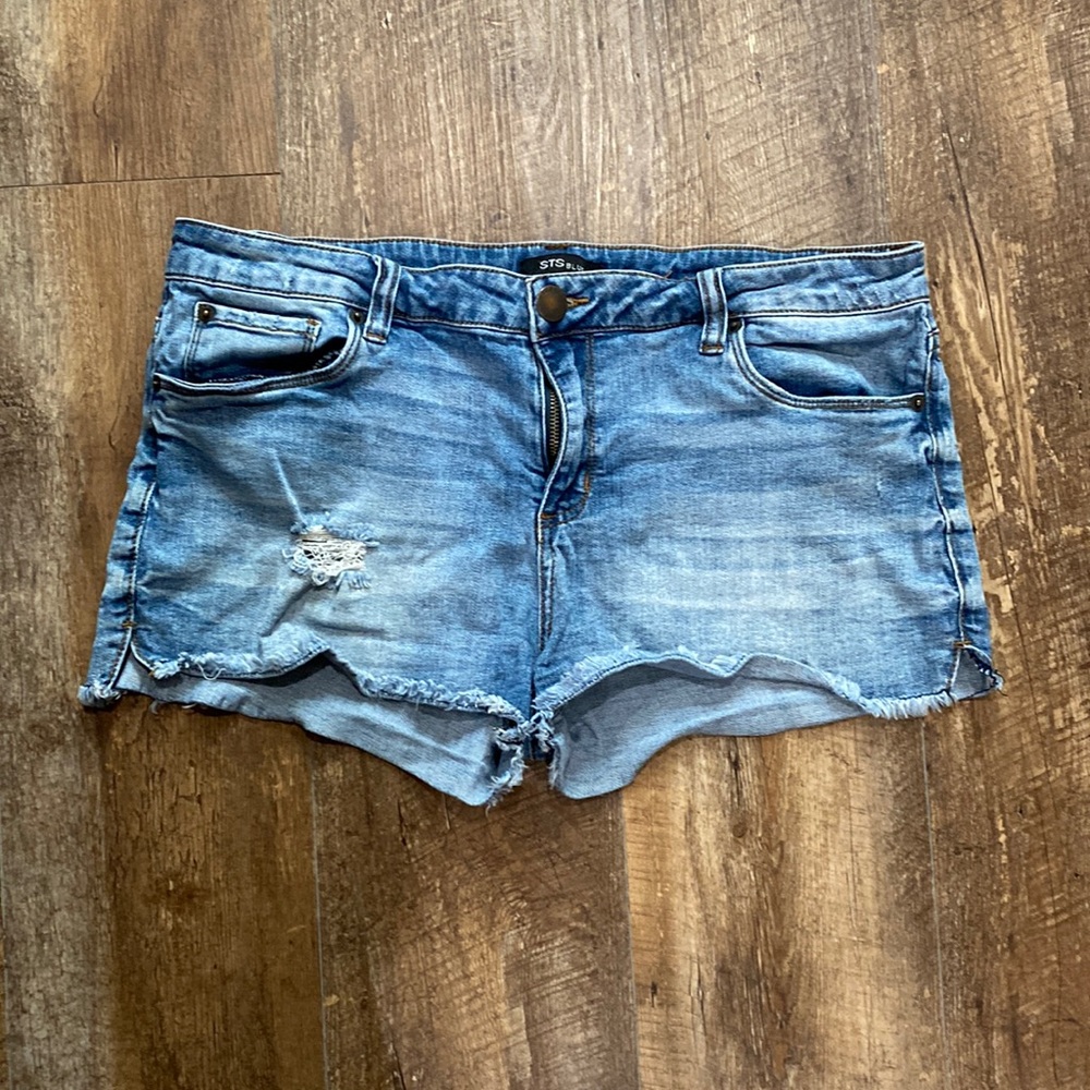 • Like new • jean shorts